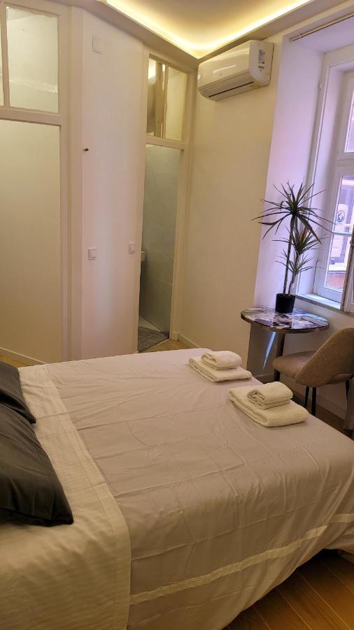 Tiny Studio Rosa - Bairro Alto Lisbon Luaran gambar